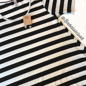 LuLaRoe Perfect Tee - Medium